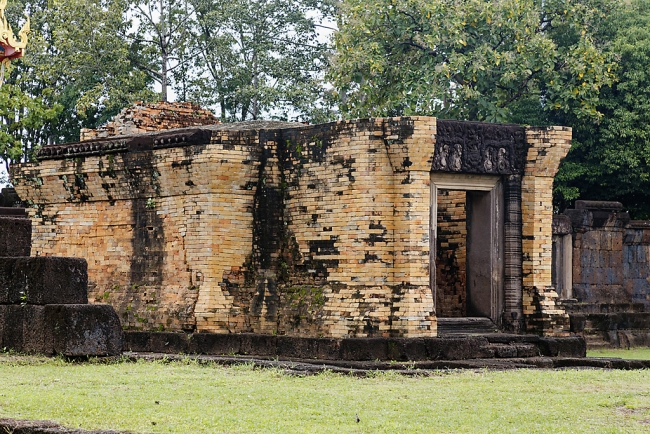 Prasat Sa Kamphaeng Yai-035